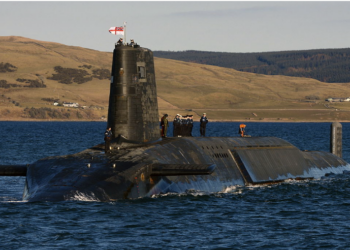 Nëndetësja britanike që mban mbushje bërthamore futet në Mesdhe, anijet ruse e “mbajnë frymën” në Siri