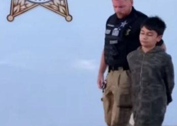 FOTO/ “Kam blerë armë, do derdhet gjak”! Policia arreston nxënësin që kërcënonte me vrasje masive në shkollë
