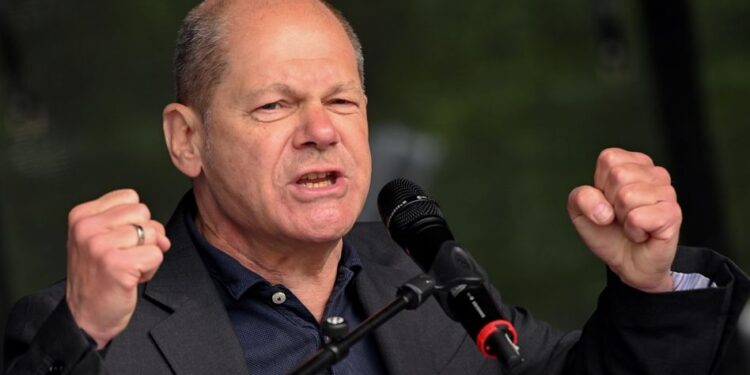 epaselect epa09920082 German Chancellor Olaf Scholz delivers a speech during a Labor Day rally organized by the German Trade Union Confederation (DGB) to mark International Workers Day in Dusseldorf, Germany, 01 May 2022. Labor Day or May Day is observed all over the world on the first day of May to celebrate the economic and social achievements of workers and fight for labourers rights.  EPA/SASCHA STEINBACH