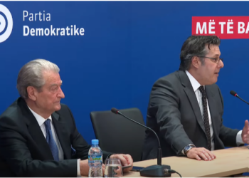 “I pashë, për të zezë të vet e kanë”/ Paloka harron që ka mikrofonin ndezur, shpërthen ndaj demokratëve që bënë…