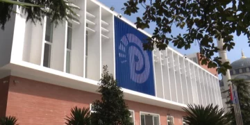 Hidhet shorti në PD, si do të renditen në fletën e votimit Berisha dhe Elezi