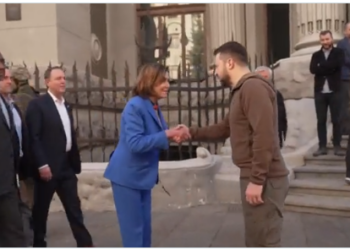 Pelosi takohet me Zelenskyn në Kiev: Do të jemi pranë jush sa të mbarojë lufta. Presidenti: SHBA, lider në mbështetje të Ukrainës
