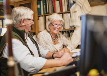 Kleçka e punësimit/ Rritja më 2021 erdhi nga pensionistët, për popullsinë ne moshe pune kishte rënie