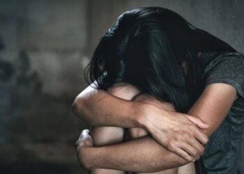 I grisi rrobat dhe i gjuajti me grushte/ Shqiptari tenton të përdhunojë një vajzë polake, e njohu në Facebook