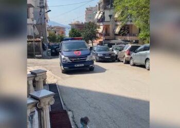 Sarandë/ Mashtronte qytetarët dhe u merrte shuma të mëdha parash, pranga 44-vjeçarit nga Delvina!