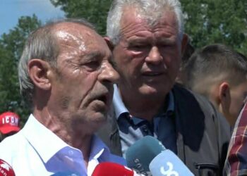Protesta në Rinas, banori: S’duam të hapim kuti votimi, por të hapim rrugën