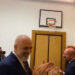 VIDEO/ “Këtu ndodh gjithçka? Jam xheloz”! Rama publikon pamjet kur i tregon zyrën Michel. Nga koshi i basketbollit tek libri dhuratë për zyrtarin e BE: Linkolm…!
