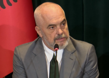 “Deklarojnë më pak të ardhura dhe bëjnë jetesë të shtrenjtë”/ Paralajmërimi i Ramës: Do bëjmë kontrolle për…