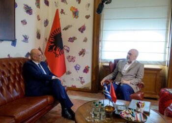 Ministri grek i shkon Ramës në zyrë, ndan detaje nga takimi: Në fokus integrimi i Shqipërisë