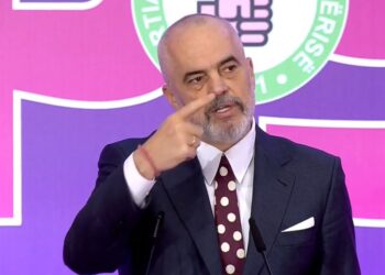 “Ore me çfarë merreni ju?”, Rama ‘dush të ftohtë’ kryebashkiakëve: Do t’ju çoja vetë në SPAK sikur…