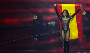 Ronela u ‘kryqëzua’ për performancën ‘provokuese’/ Fansat shpërthejnë: Po Spanja me tanga?
