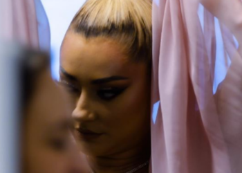 Dalin fotot e para të Ronela Hajatit pak minuta para Eurovisionit, ja si duket këngëtarja shqiptare