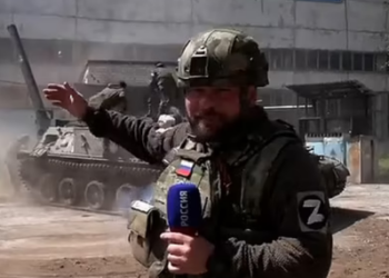 VIDEO/ Gafa e gazetarit të Putin: Tregoi aksidentalisht vendndodhjen e superarmës së rusëve, një ditë më pas ukrainasit e hedhin në erë
