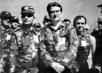 Shefi i NATO-s e refuzoi Berishën/ Ish-ministri i Mbrojtjes: Përgjigja e fortë e SHBA ndaj akuzave të Bashkim Gazidedes