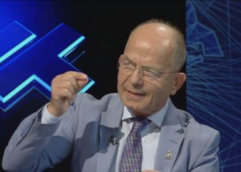 “Për gjakprishurit që kundërshtojnë pa din e pa iman”/ Nxehet Sazan Guri: Shqiptarët ndërtuan Akropolin dhe gjithë Greqinë