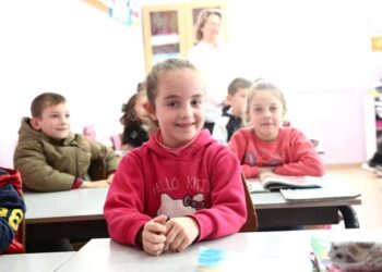 Struktura e vitit të ri shkollor/ Ministrja e Arsimit: Shtohet një javë pushime pas semestrit të dytë! Ja kur nis mësimi