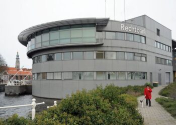 Tentuan të kontrabandonin 11 shqiptarë në Angli, ukrainasit u liruan për të shkuar në luftë