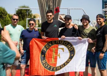 “Këtu është shumë më mirë se në Marsejë”/ Tirana në sytë e tifozëve holandezë. ‘Roma e vogël’ për italianët