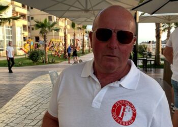 Tirana e “pushtuar” për finale/ Tifozi holandez: Kryeqyteti shqiptar s’do të jetë i sigurt nëse fiton Feyenoord