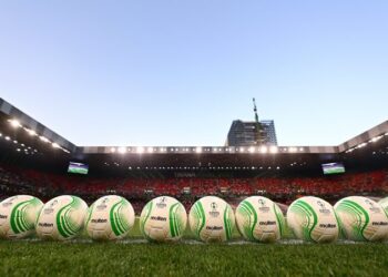 VIDEO/ Dhe pak minuta nga nisja: Panoramë perfekte e stadiumit shqiptar, si duket Air Albania para finales së Conference League
