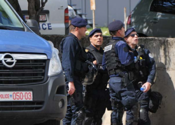 Sërish të shtëna me armë zjarri në kryeqytet, efektivi i policisë plagos 2 persona