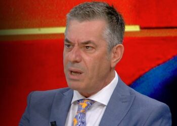 Paralajmërimi i Lorenc Vangjelit: Është hapur telefoni i një personazhi…