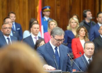 Vuçiç përfshin Kosovën në betimin si president: Do ta ruaj si pjesë të Serbisë!