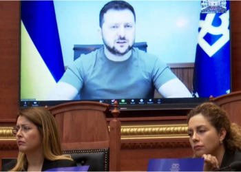 Zelensky tregon në Kuvendin e Shqipërisë si torturohen të rinjtë nga ushtria ruse: Derisa t’u ngrijnë këmbët