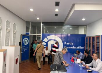 Gara për kreun e PD, mbyllet procesi i votimit: Kur priten rezultatet e para
