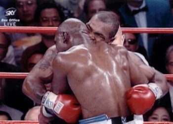 Çfarë ndodhi me copën e veshit? 25 vite nga ndeshja e famshme mes Tyson dhe Holyfield