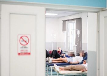 Helmim nga uji? Fluks vizitash në Kukës, qytetarët me bark, të vjella e temperaturë