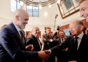 Rama ndan fotot nga darka e punës në Selanik, momenti i takimit me kancelarin gjerman dhe me Vuçiç