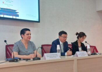 Fakulteti i Gjuhëve të Huaja shpërndan certifikata të Shkollës Dimërore të gjuhës dhe kulturës kineze