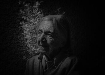 Ben Blushi: Një bisedë me gjyshen time dhe njohja me Dhimitër Shuteriqin