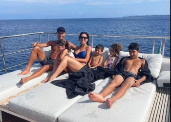VIDEO / Pushimet ‘kapriçoze’ të Ronaldos: 8 milionë £ për 10 ditë në Mallorca
