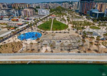 Fotogaleri nga Vlora: Si duket parku i Shtëpisë së Pavarësisë