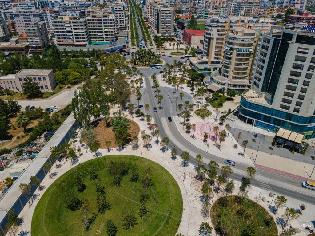 Fotogaleri nga Vlora: Si duket parku i Shtëpisë së Pavarësisë