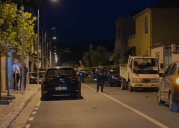 Kush është 38-vjeçari që qëlloi 7 herë me armë zjarri në drejtim të riut në Elbasan, autori me precedentë penalë