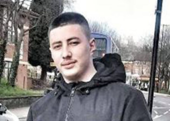Emri/ E qëlloi për vdekje me thikë në Angli, del para gjykatës autori i vrasjes së shqiptarit