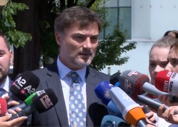 Vrasja në Shkodër / Alibeaj: Sa më shumë qëndron Rama në krye të pushtetit aq më shumë pushka do të krisë