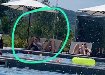 FOTO/ Lulzim Basha nis plazhin, shfaqet duke u relaksuar në pishinë