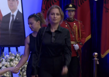 “E shkreta ça…!”/  Beniada, e vetme në Presidencë në homazhe për Bujar Nishanin