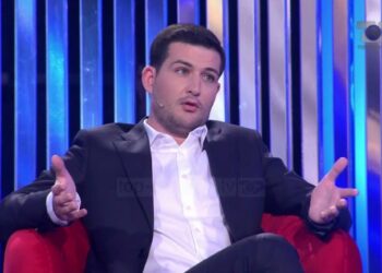 “Mami më vishte si vajzë”/ Arbër Hajdari rrëfen momentet e vështira të fëmijërisë dhe planet për t’iu futur politikës