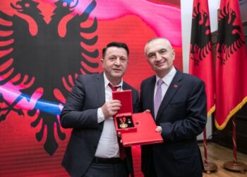 Iku epoka e “Baftjarit”/ Rama i merr Presidentit edhe dekoratat: Do krijohet një kancelari nën kontrollin e kryeministrit. Çfarë parashikon projektligji i ri