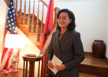 Problemet me pronat/ Ambasada e SHBA mesazh të fortë strukturave të drejtësisë: Investitorët duan të kenë besim…!