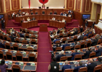 Seanca/ Kuvendi miraton aktin normativ për kompensimin e bizneseve që ndërtojnë vepra publike, si votuan deputetët