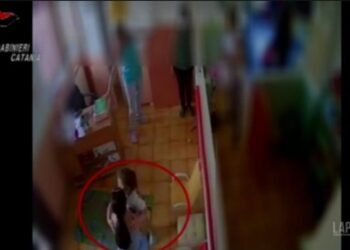 VIDEO/ Vrau të bijën 5-vjeçare, ja përqafimi i fundit në kopsht mes nënës dhe Elenës së vogël