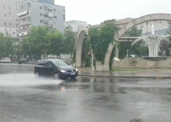 Moti i keq/ Sot, shi sa për 15 ditë! Zonat më problematike sipas MeteoAlb. Në mbrëmje, shtim reshjesh. Si do jetë koha nesër