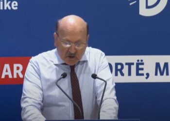 “Sot të pshurrin në derën e shtëpisë”/ Kompozitori Osman Mula merr fjalën me ‘dhunë’ në Këshillin e PD: Populli është me një dorë në valixhe për të ikur