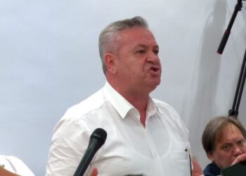Murrizi ia numëron në sy kritikat Berishës: Hapni partinë, s’fitohet vota me Whatsapp! Anëtarët e Kryesisë s’kanë votë! Çfarë është kjo grykësi?